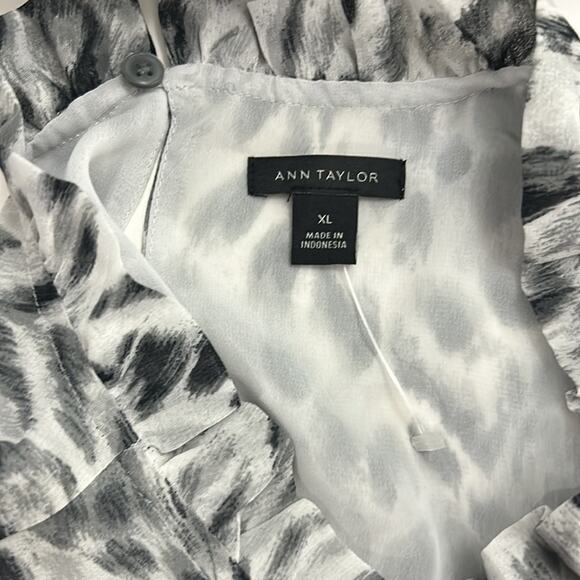 Ann Taylor snow leopard ruffled sleeve mock neck top white black casual size XL - Picture 9 of 16